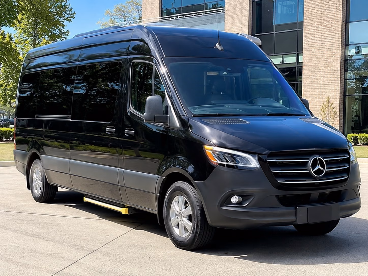 visalia airport shuttle bus rentals for private groups